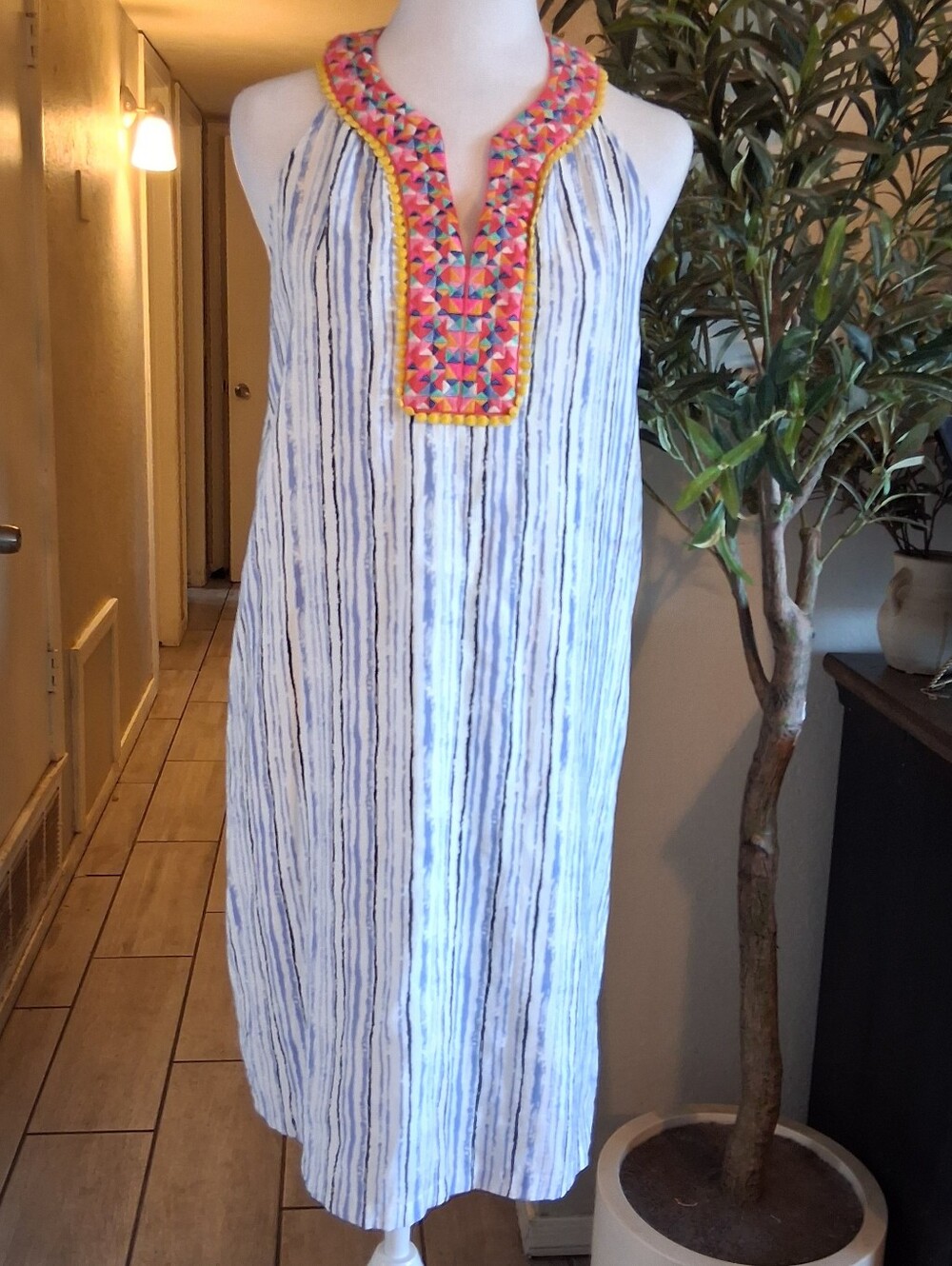 THML‎  Embroidered Halter Dress Sleeveless White Blue SzM Summer Vacation - Picture 15 of 15